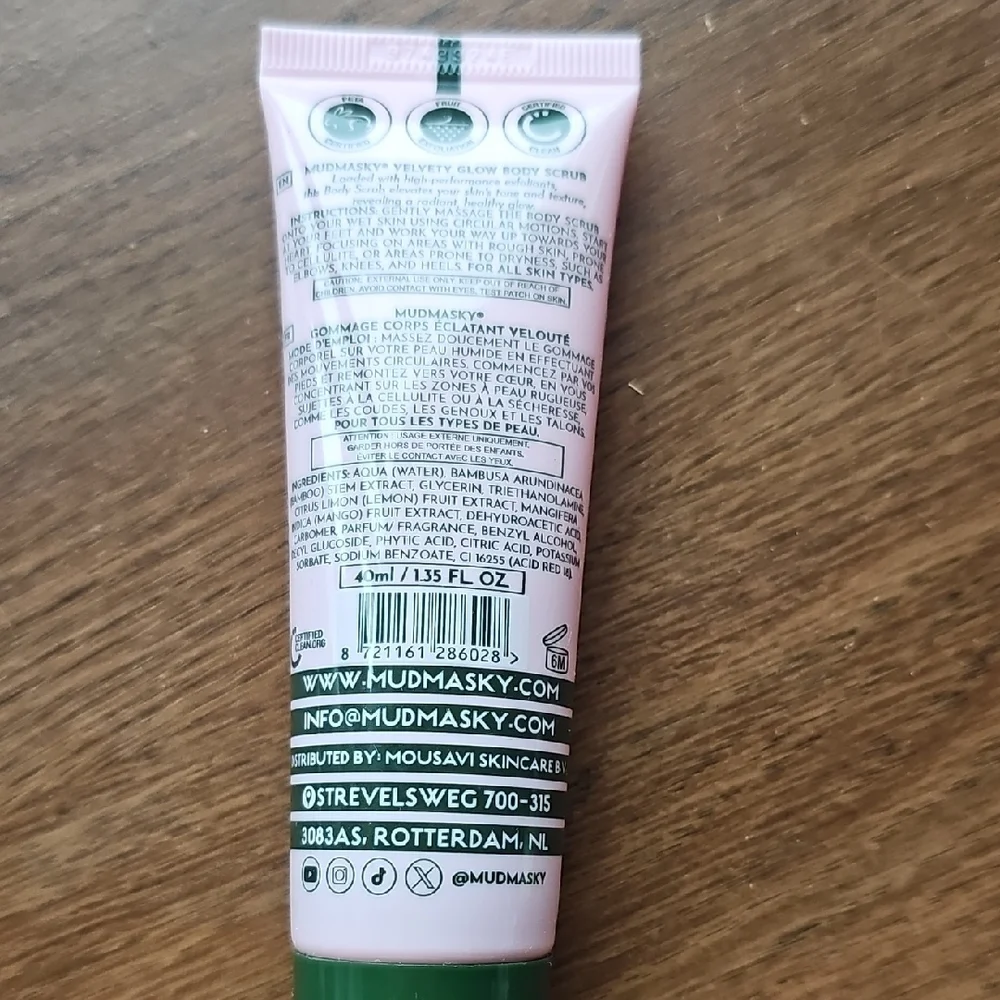 New MUDMASKY Velvety Glow Body Scrub Exfoliator